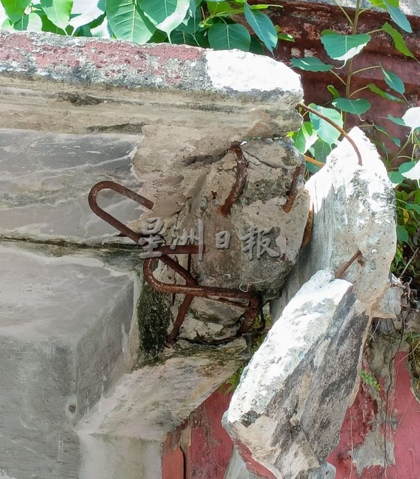 （古城第二版主文）旧法庭废墟恶化·洋灰门檐就快掉了