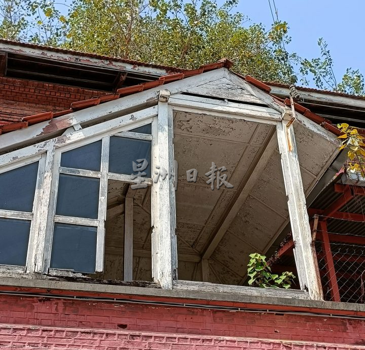 （古城第二版主文）旧法庭废墟恶化·洋灰门檐就快掉了