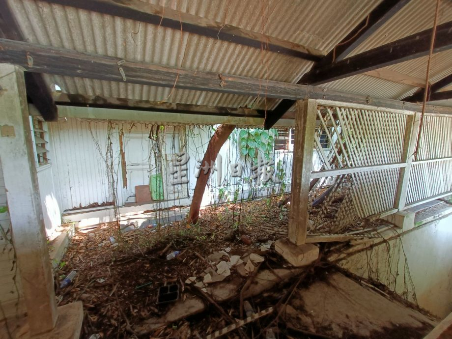 （古城第二版主文）旧法庭废墟恶化·洋灰门檐就快掉了