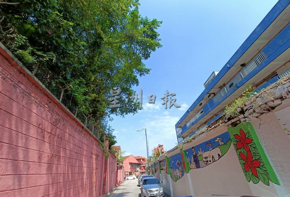 （古城第二版主文）旧法庭废墟恶化·洋灰门檐就快掉了