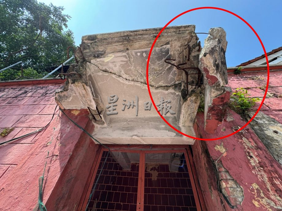 （古城第二版主文）旧法庭废墟恶化·洋灰门檐就快掉了