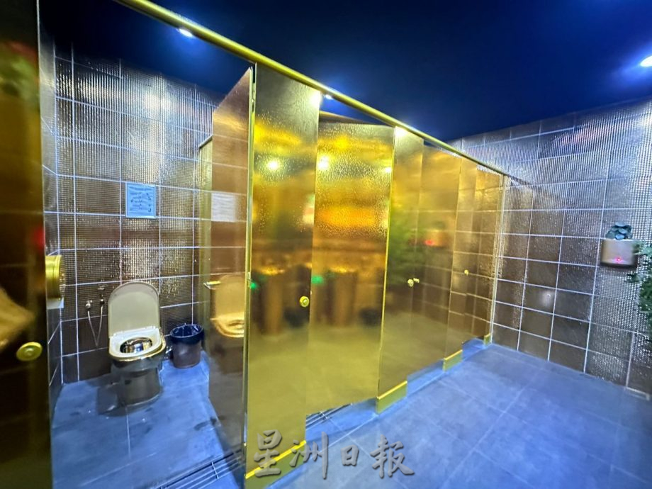 （古城第二版主文）甲旋转塔增黄金厕所 2令吉不一样的如厕体验