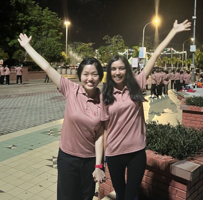 （古城第二版主文）肯亚美姐来甲习气功 功架范儿十足