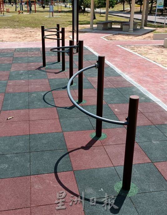 （古城第二版主文）记得带父母去运动·市政厅公园设乐龄运动器材