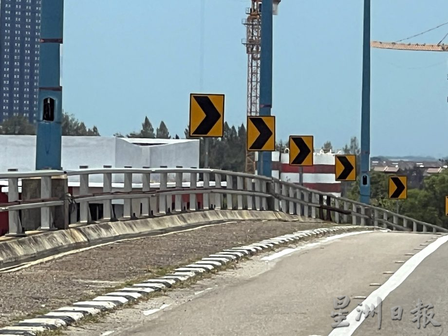 (古城第二版主文)跨海大桥增设大量反光告示牌