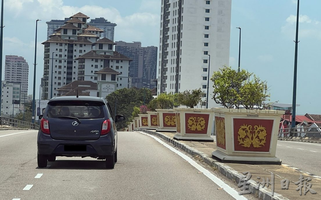 (古城第二版主文)跨海大桥增设大量反光告示牌