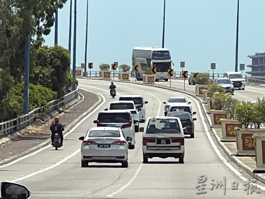 (古城第二版主文)跨海大桥增设大量反光告示牌