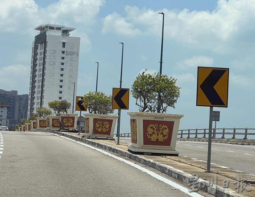 (古城第二版主文)跨海大桥增设大量反光告示牌