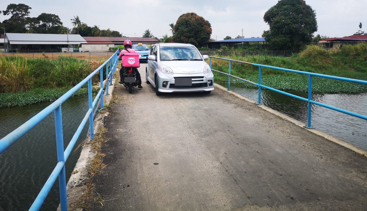 (古城第四版主文)浮罗加东瑟都浪达因倍力桥没路灯很危险