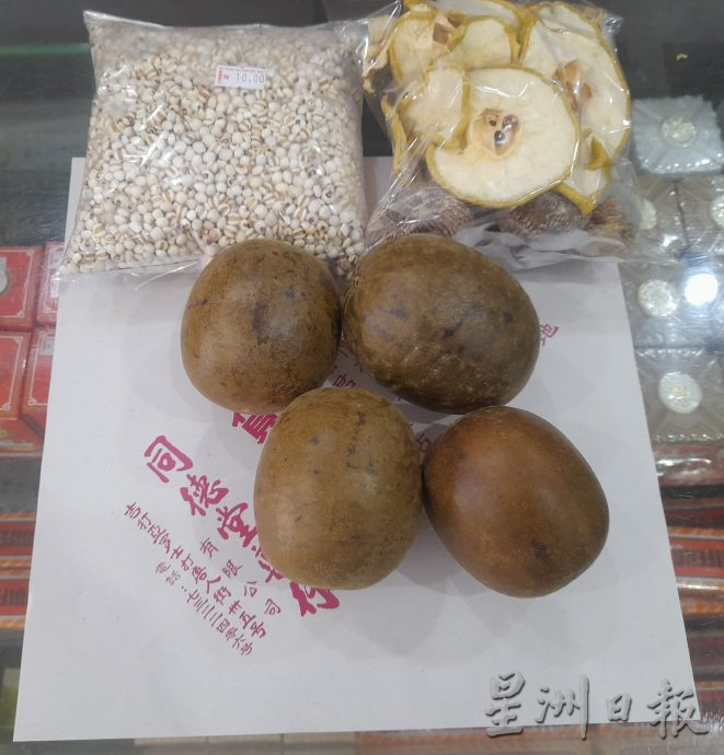 (大北马封面)毒日促消暑药材凉茶热销 比去年增20至30%