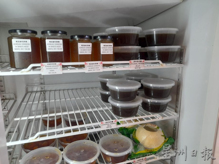 (大北马封面)毒日促消暑药材凉茶热销 比去年增20至30%