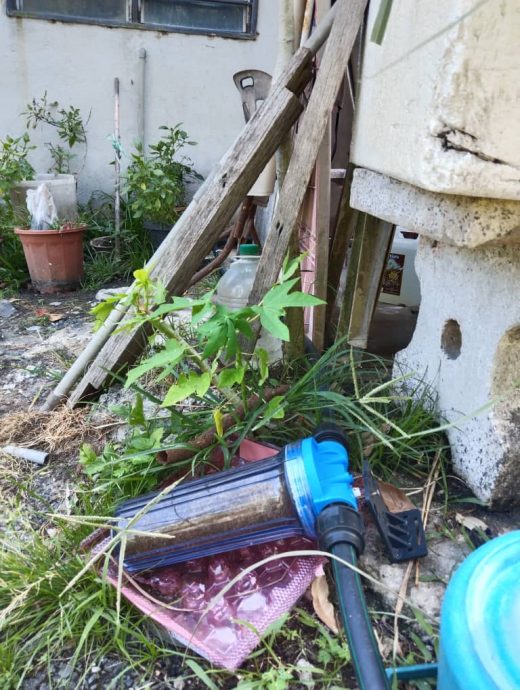 (大北马)㐷莫新村居民自行发动筹款到山上拉水管取山水使用