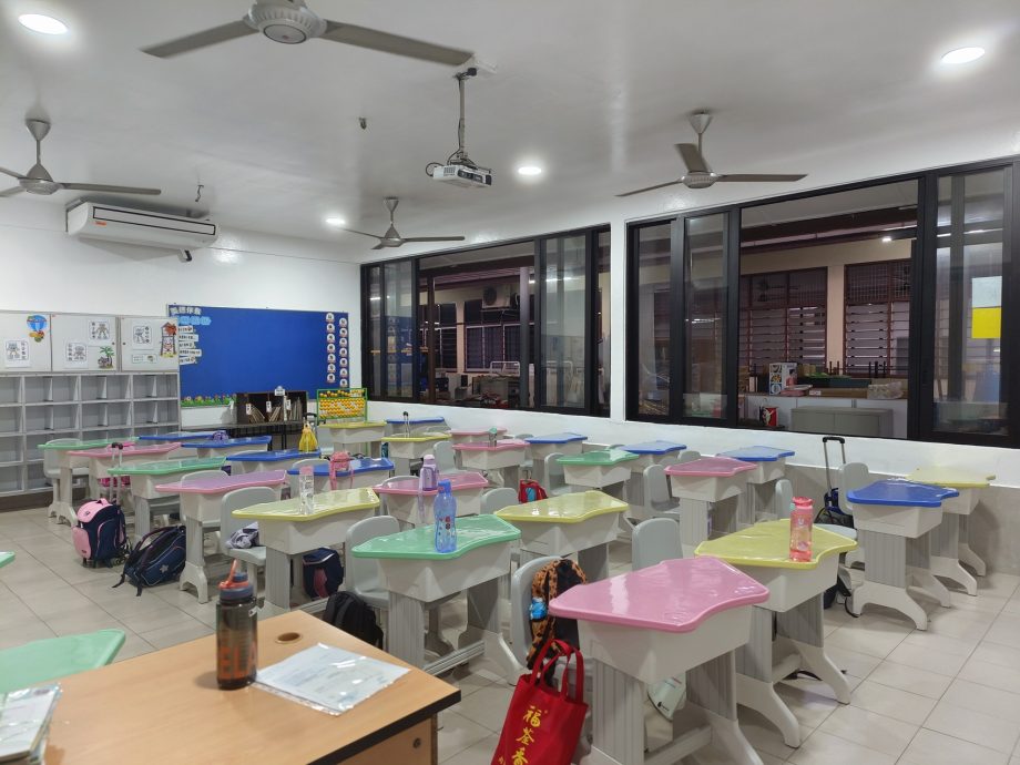 (大北马)吉华S校今年全校20间课室全面采用空调设备,学生不必担心酷热天气,影响学习进度。