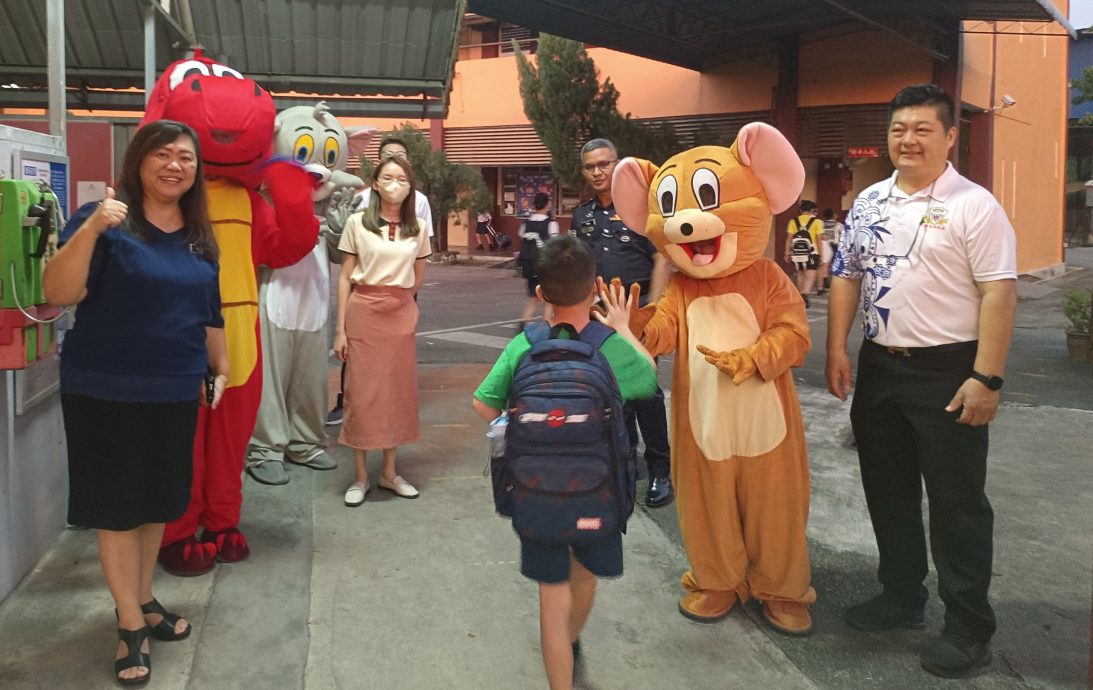 （大北马）文明学校3只吉祥物迎学生返校