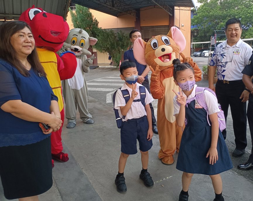（大北马）文明学校3只吉祥物迎学生返校