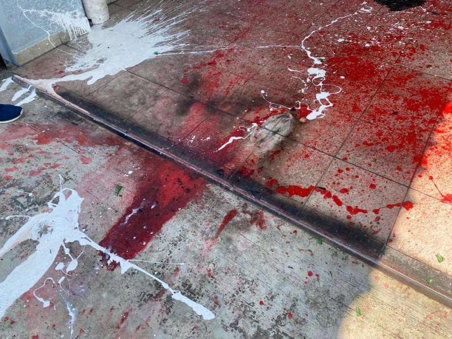 (已签发)柔:3男子涉掷汽油弹纵火,古来警方24小时内破案捉人