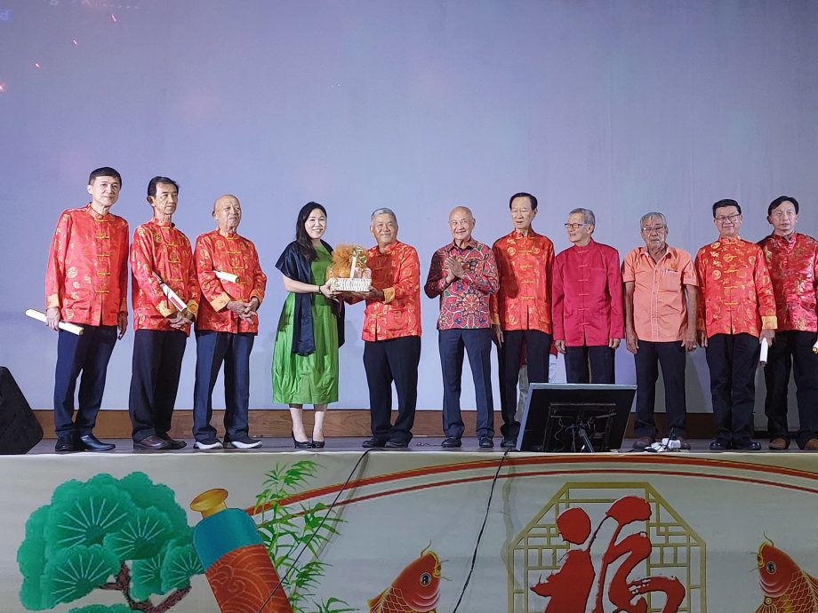 （已签发）柔：华裔生育率低 黄烈芳：乡团应设生育奖励金