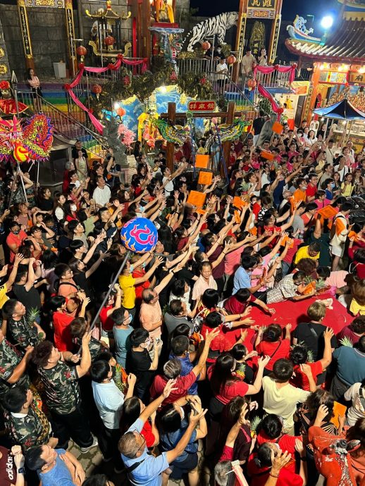 （已签发）柔：峇四海龙王大伯公庙捞鱼生，3000善信热烈参与