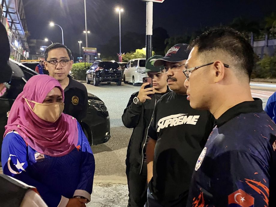 (已签发)柔:柔2行政议员凌晨率员 取缔街友助入住收容中心