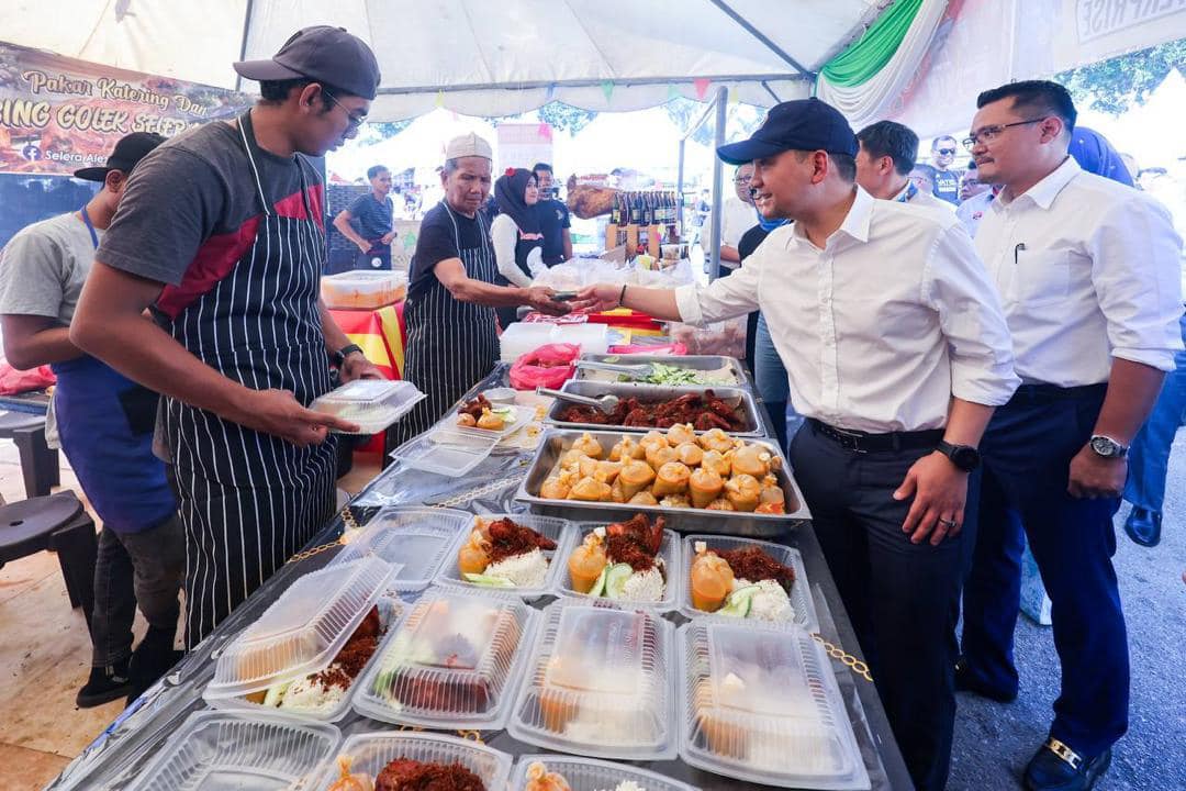 (已签发)柔:柔大臣携妻逛斋戒月市集 提醒民众开斋要量力而为