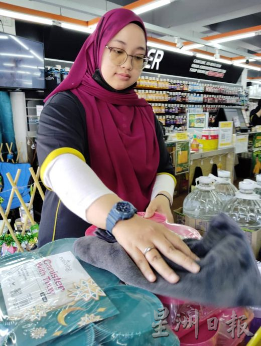 （已签发）柔：民生特工队：铺路工程导致“尘埃弥漫” 商民盼当局加快速度竣工