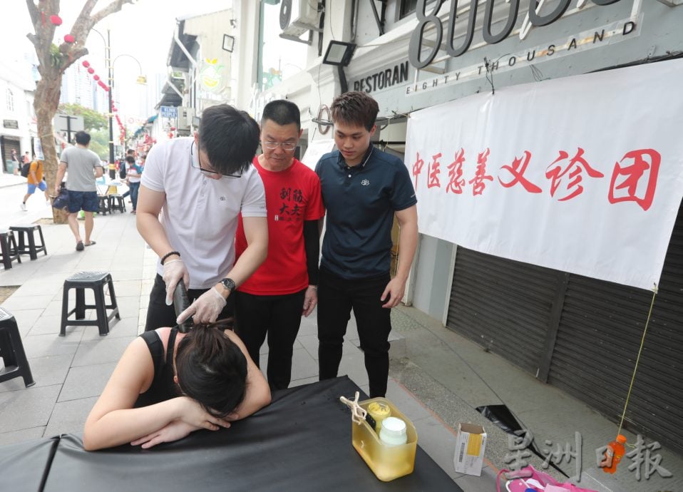 （已签发）柔：版四头条：适逢新加坡连续假日，老街周六活动人潮倍增