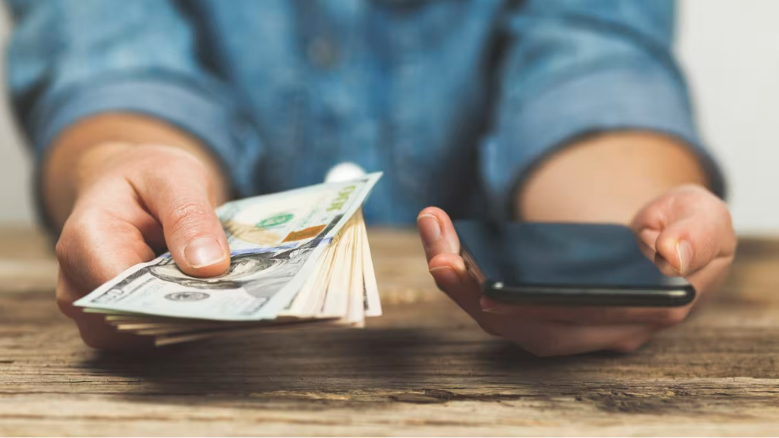 (已签发)柔:狮城二三事:4男涉嫌售卖冒牌手机被捕及被控