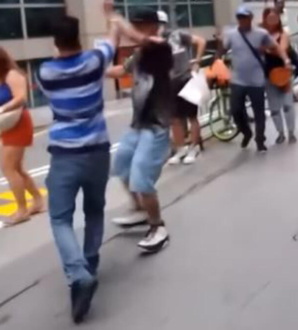 (已签发)柔:狮城二三事:不满男子搭讪同乡 2男护花狮城当街打架
