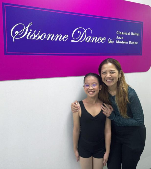 (已签发)柔:狮城二三事:不畏湿疹发炎 女童学舞逐梦许