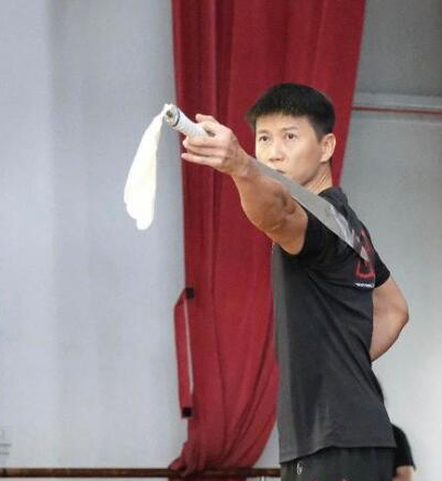 (已签发)柔:狮城二三事:喜欢新尝试 翁清海拟制作武术短视频