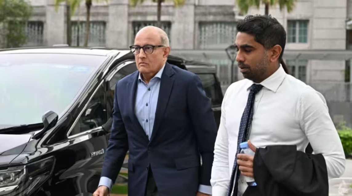 (已签发)柔:狮城二三事:新国前交长易华仁 已回国并把护照交给当局