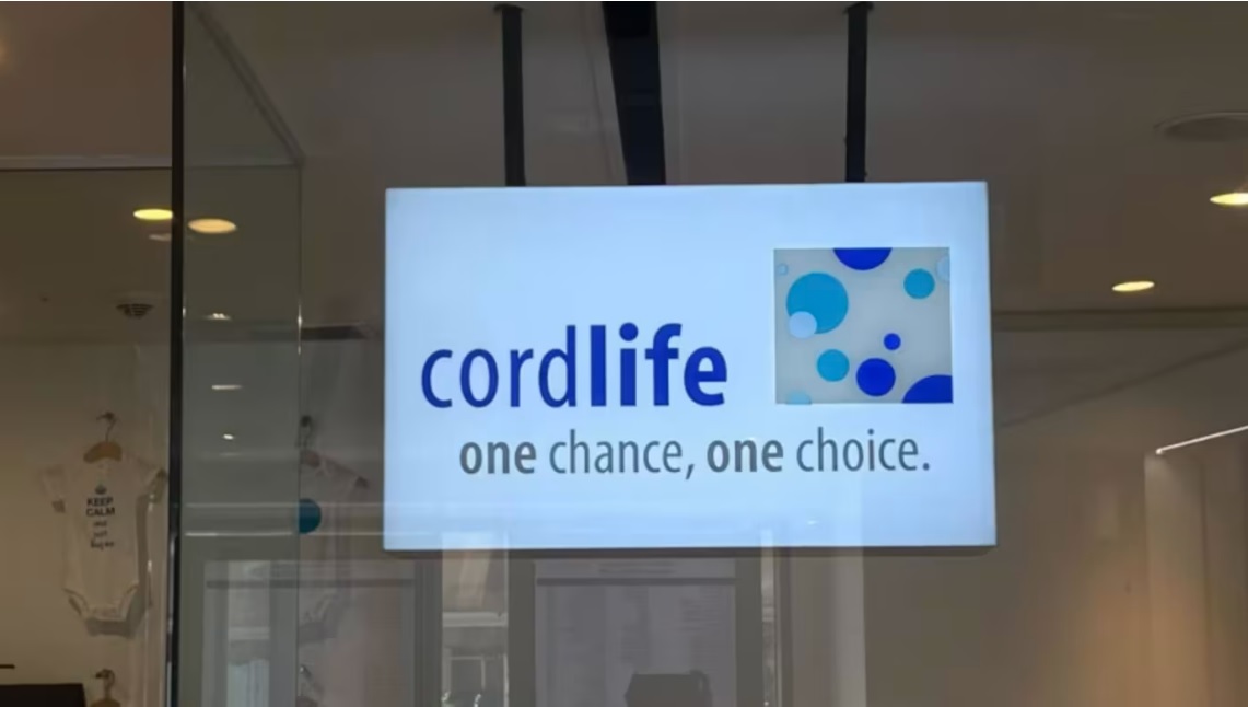 (已签发)柔:狮城二三事:涉脐带血处理不当 新国警方逮捕康盛前首席执行官和四名董事