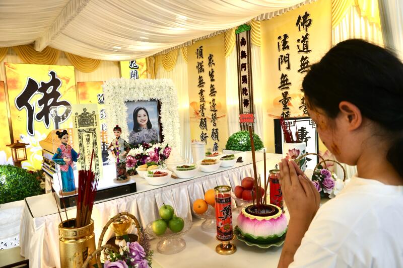 (已签发)柔:狮城二三事:狮城客沙巴车祸2死4伤 逃劫难11岁女泣别亡母