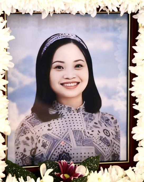 (已签发)柔:狮城二三事:狮城客沙巴车祸2死4伤 逃劫难11岁女泣别亡母