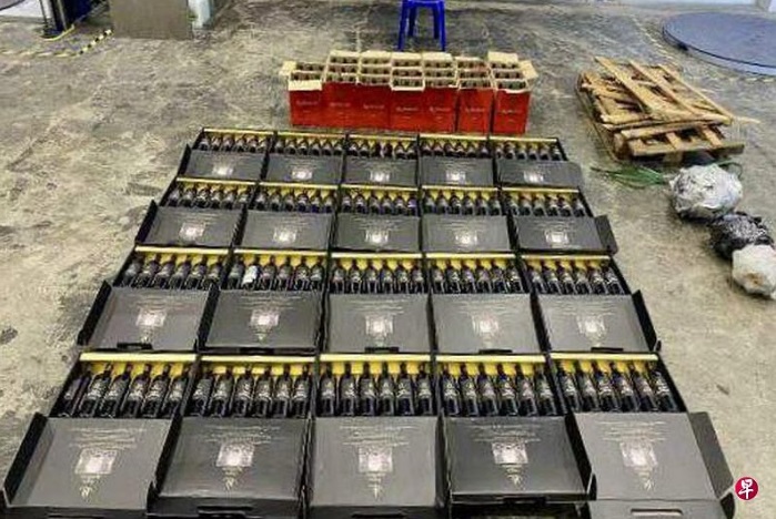 (已签发)柔:狮城二三事:狮城移民局破获走私案 起获240瓶漏税酒