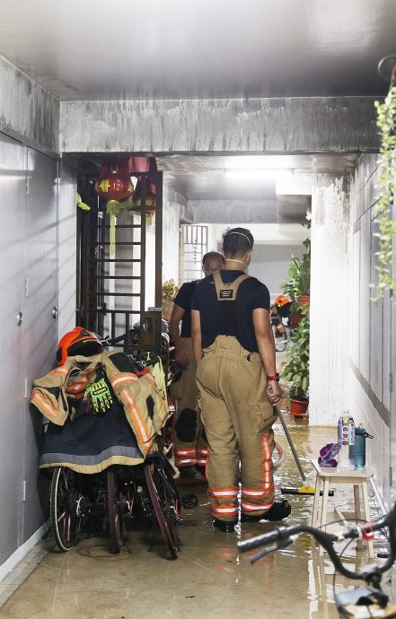 (已签发)柔:狮城二三事:疑电流短路 组屋失火 一人送院30人疏散