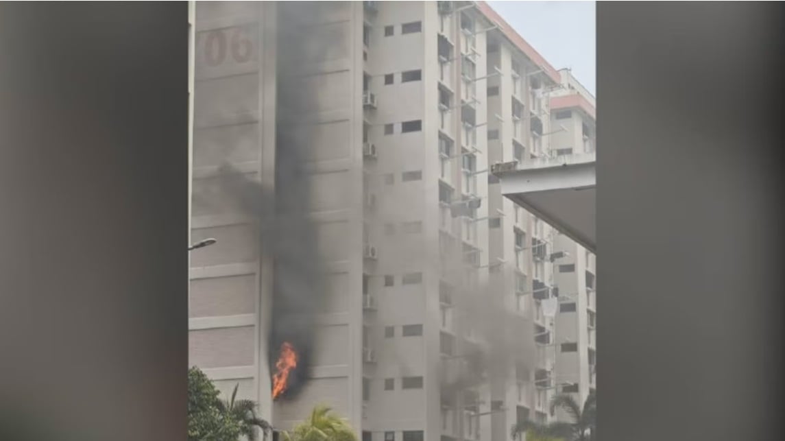 (已签发)柔:狮城二三事:西海岸一组屋单位失火 附近居民称听见爆炸声