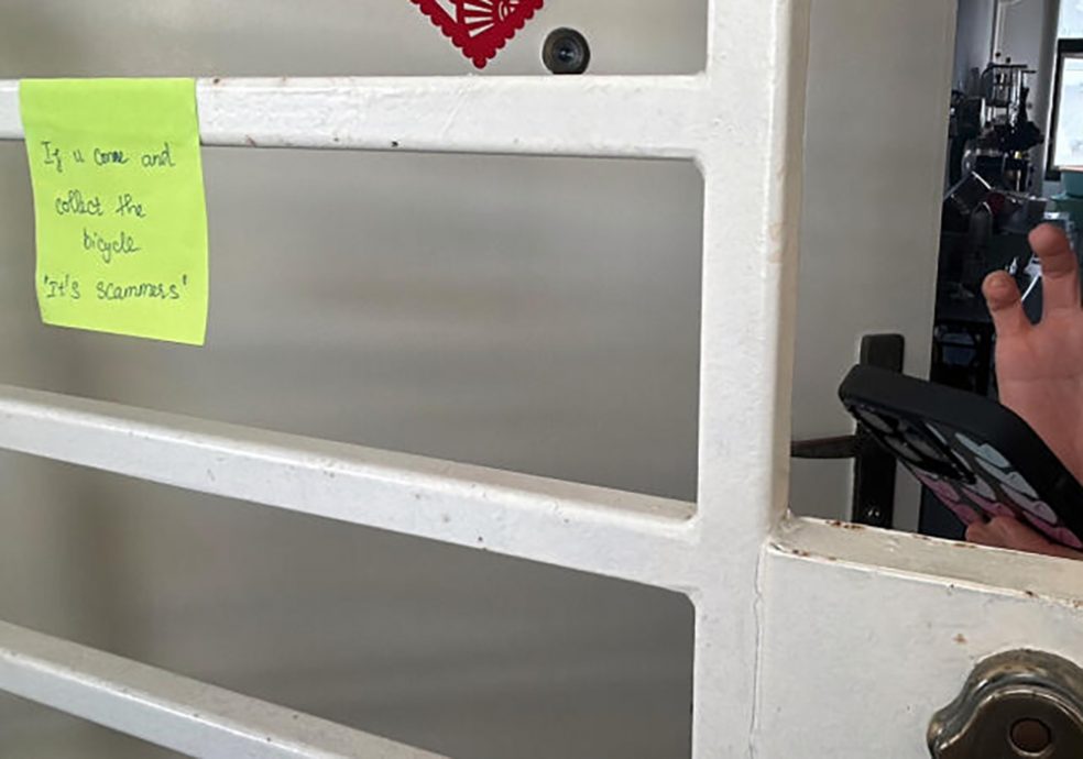 （已签发）柔：狮城二三事：送二手名牌货骗局 狮城一周50人上当