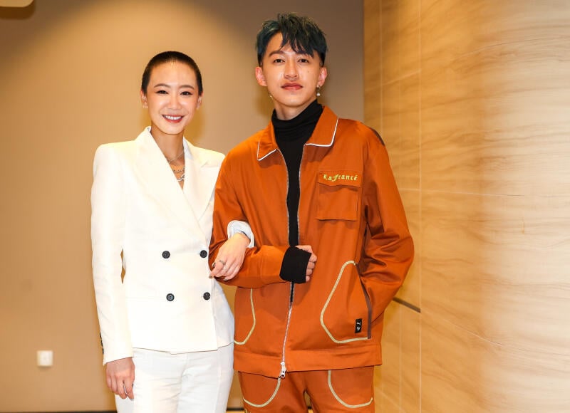 (已签发)柔:狮城二三事:陈欣淇爆拍吻戏 张智扬嘴飘峇拉煎味