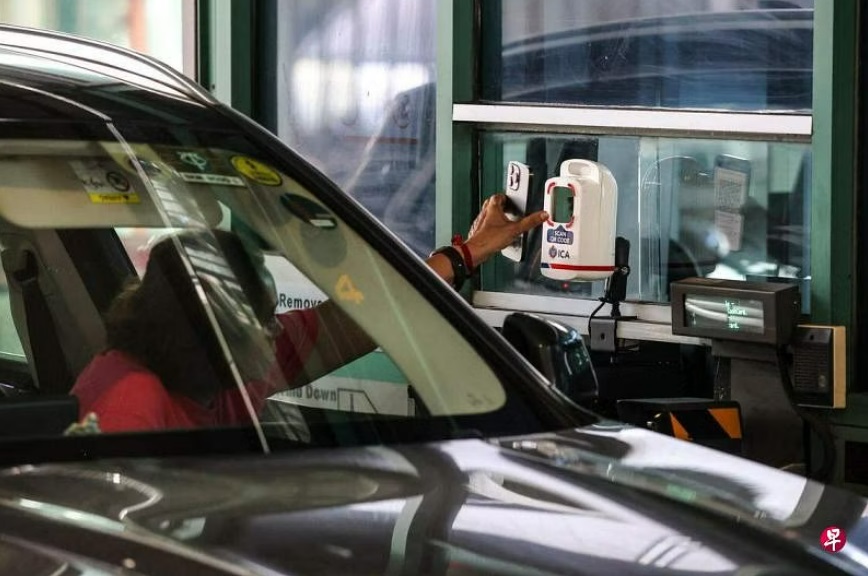 (已签发)柔:狮城二三事:QR码通关实施首两日 近半数汽车旅客使用