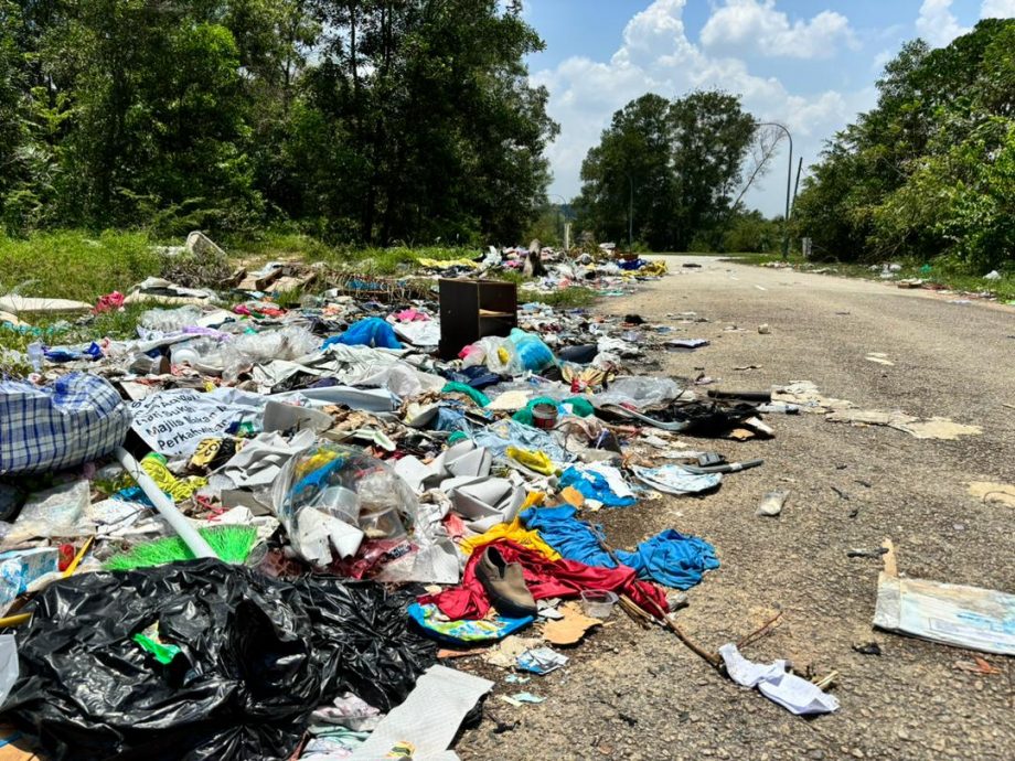 (版2头)大都会:乡区小路被丢成垃圾路/4图