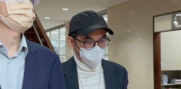 挨告涉性骚再出庭 黄子佼憔悴现身