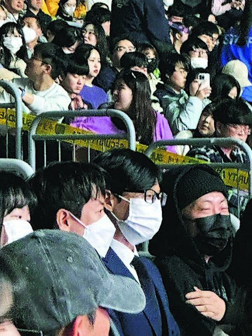 IU开唱大咖云集 男友李钟奭低调捧场