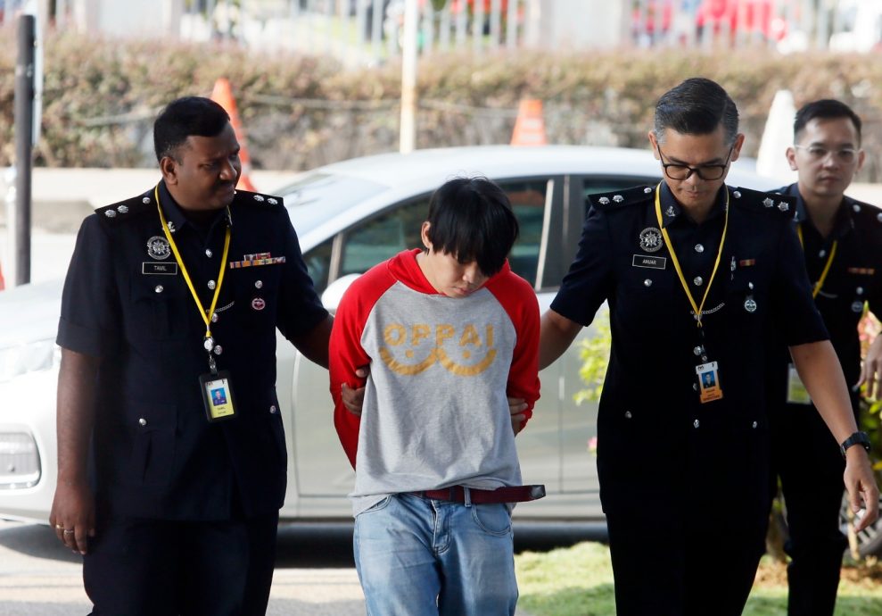 KK袜子事件/发嘲讽“真主”袜帖 被告认罪坐牢半年罚1万2000