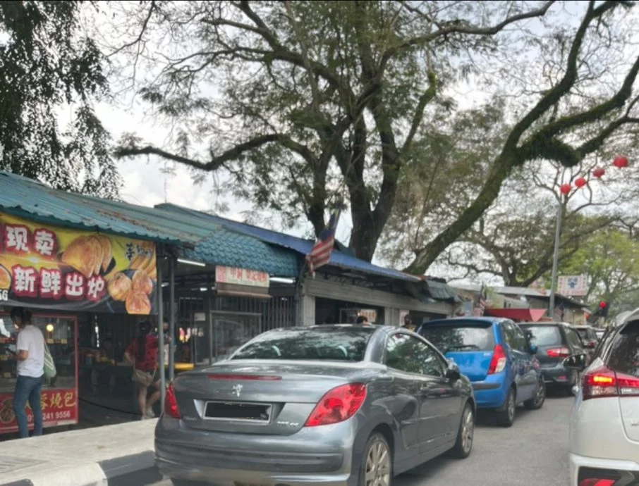 me03//大都会-吉隆坡市政局设栏杆防乱停车/5图