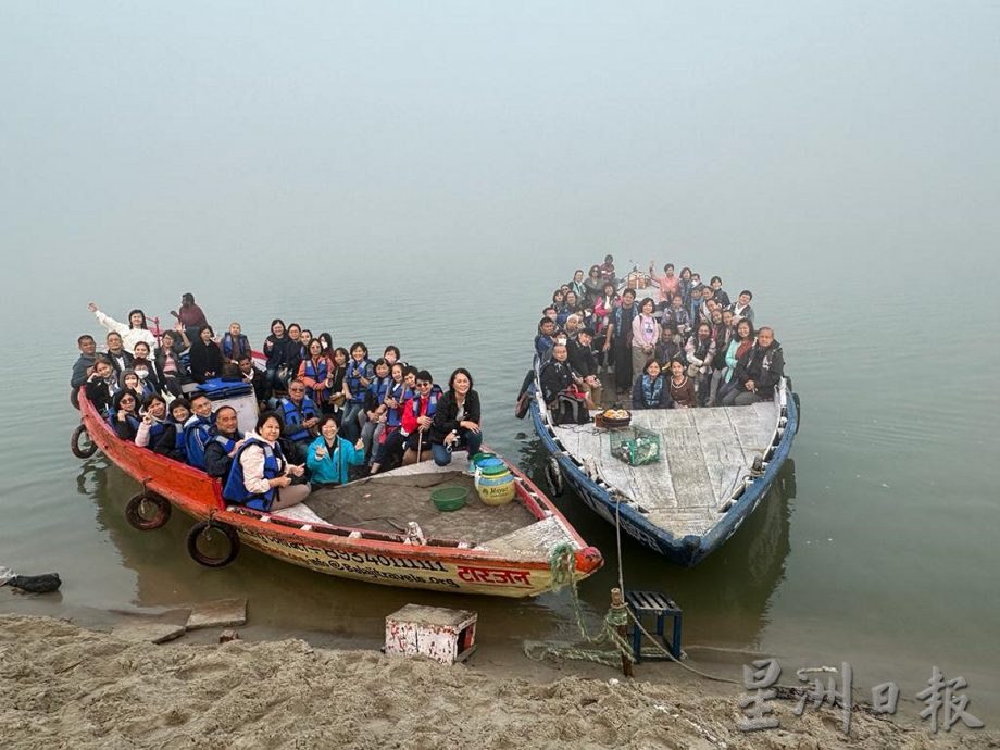 退休教师赴印度寻佛朝圣 恒河烧尸 大开眼界