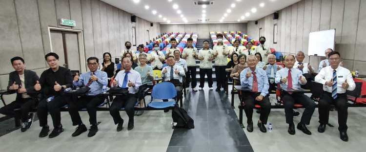 NS波德申/沙巴斗湖巴华中学与波中交流,两校展望“7个教育习惯”教育创新之花一起绽放