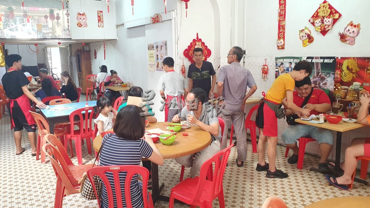 “线上支付”诈骗手法层出不穷 餐饮业者安装“报价机”防诈