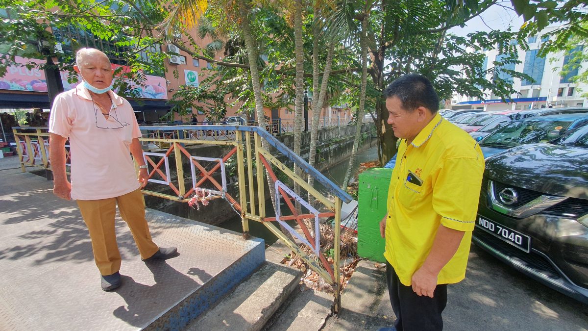 NS芙蓉/芙蓉公市行人桥断裂扶手虽已修复，但贩商仍担心安全隐患