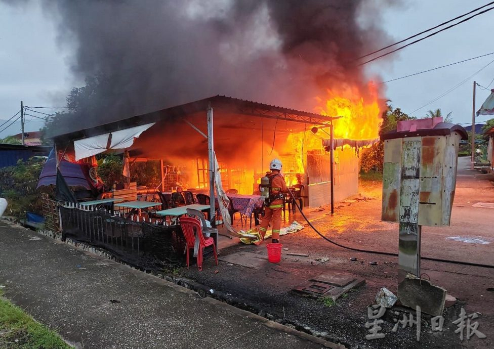 NS马口:公主城路边小食档因煤气泄漏而著火,少年灼伤右手